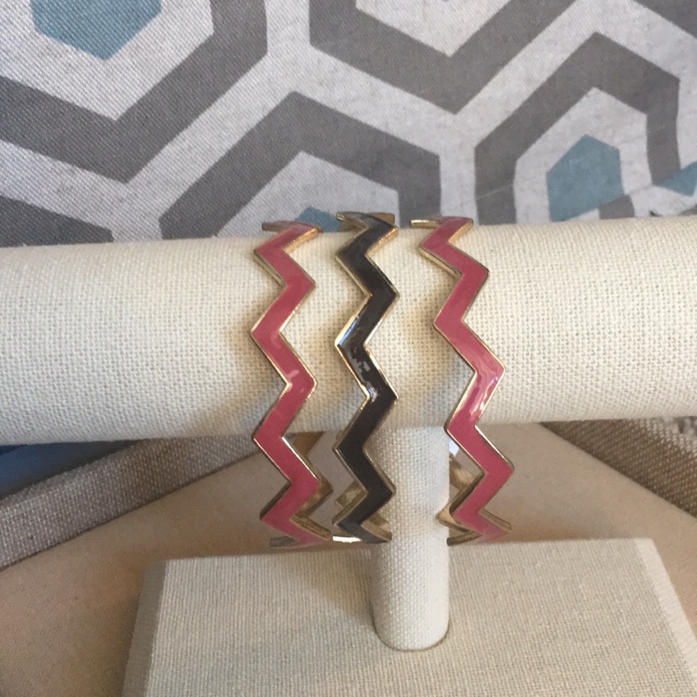 🇺🇸 🆕 Gold Chevron Enameled Bangles